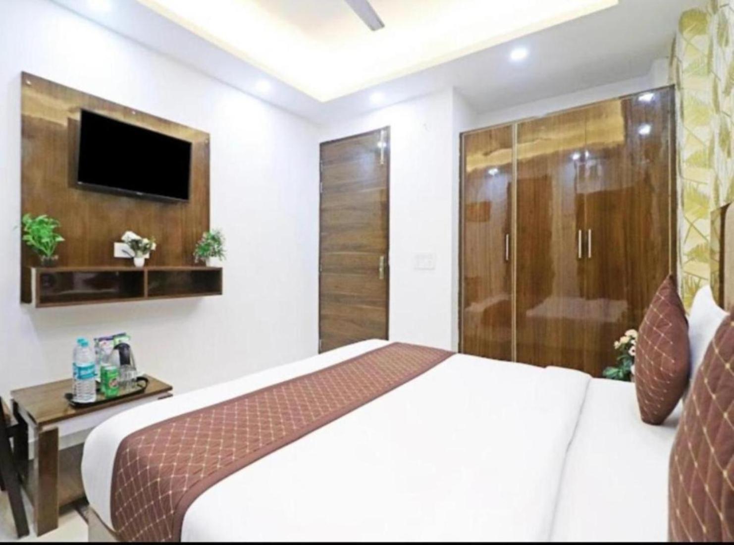 Hotel Vijaydeep Place Near Delhi Airport Nuova Delhi Esterno foto